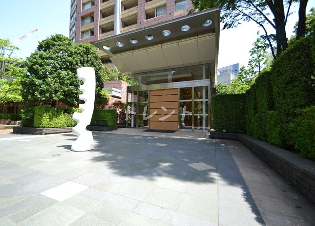 青山パークタワー