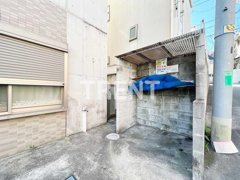 メゾンジャルダン本館