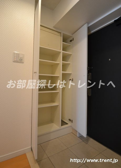 ラグジュアリーアパートメント中野坂上-802