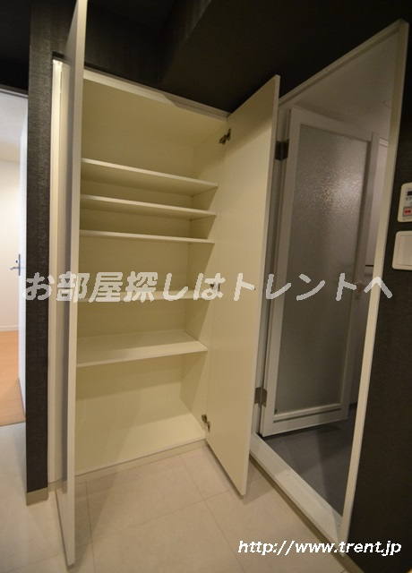 ラグジュアリーアパートメント中野坂上-802