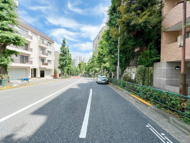 スカイコート目白台-704