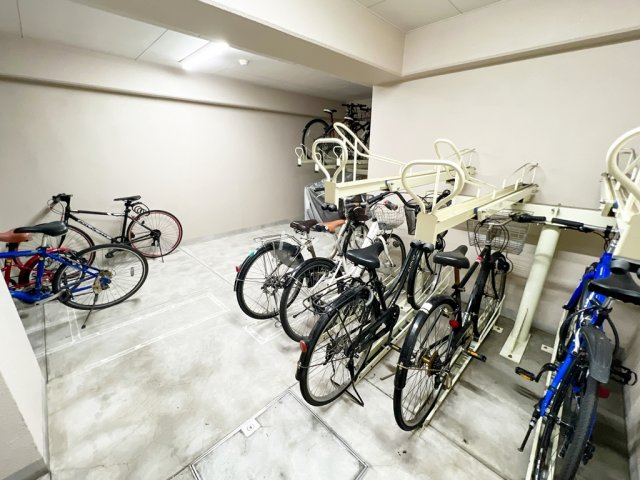 スカイコート目白台-704