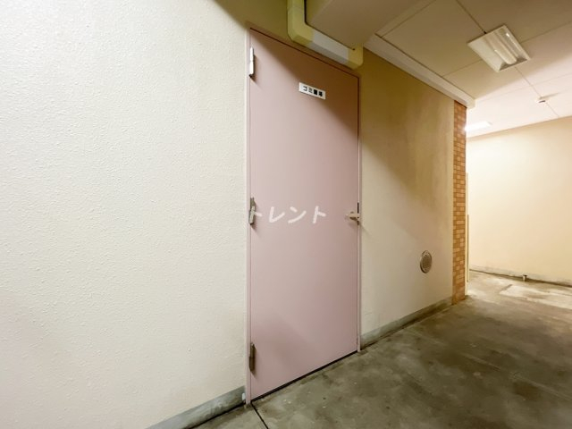 スカイコート目白台-704