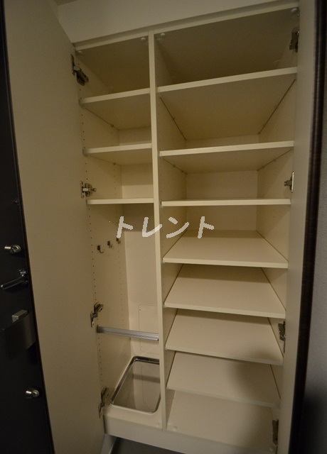 コンフォリア東新宿ステーションフロント-706