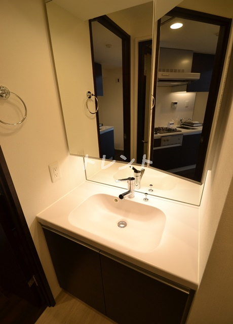 コンフォリア東新宿ステーションフロント-903