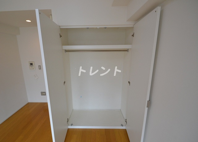 コンフォリア西新宿-1302