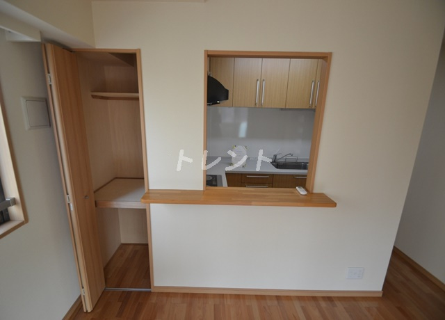 ガーデンクレスト-305