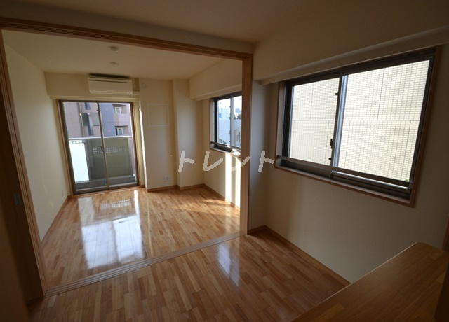 ガーデンクレスト-305