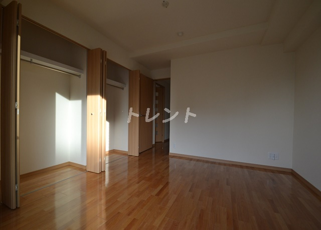 ガーデンクレスト-305