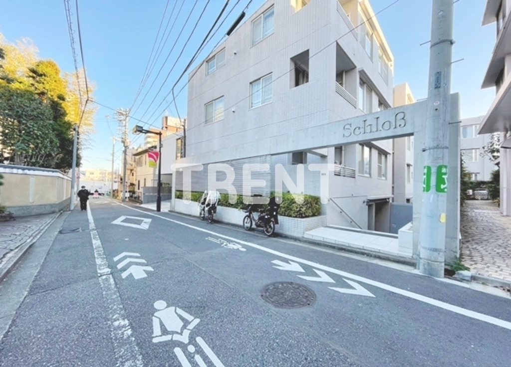 シュロス初台-203
