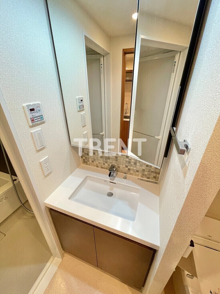 パークキューブ西新宿-702