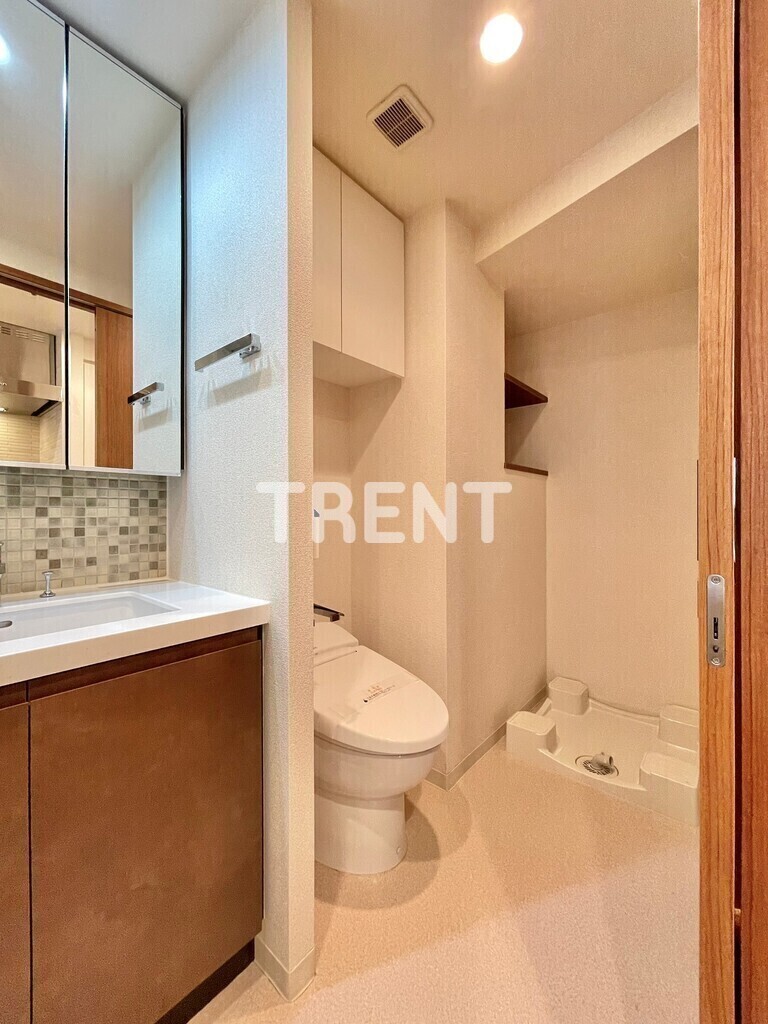 パークキューブ西新宿-702