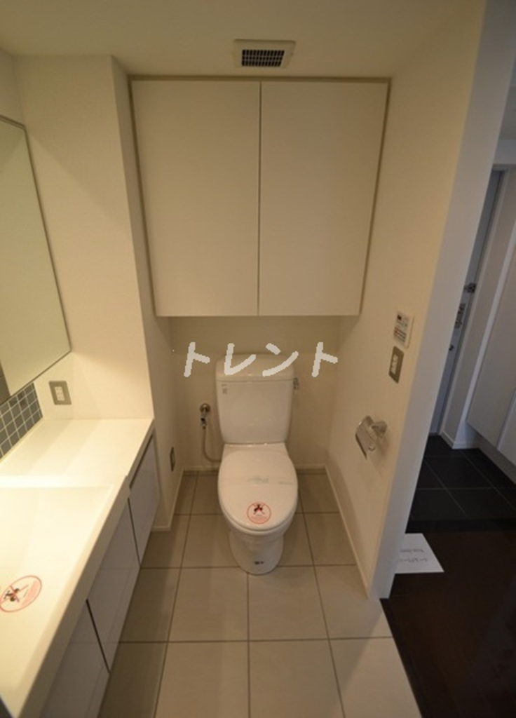 コンフォリア西新宿-302