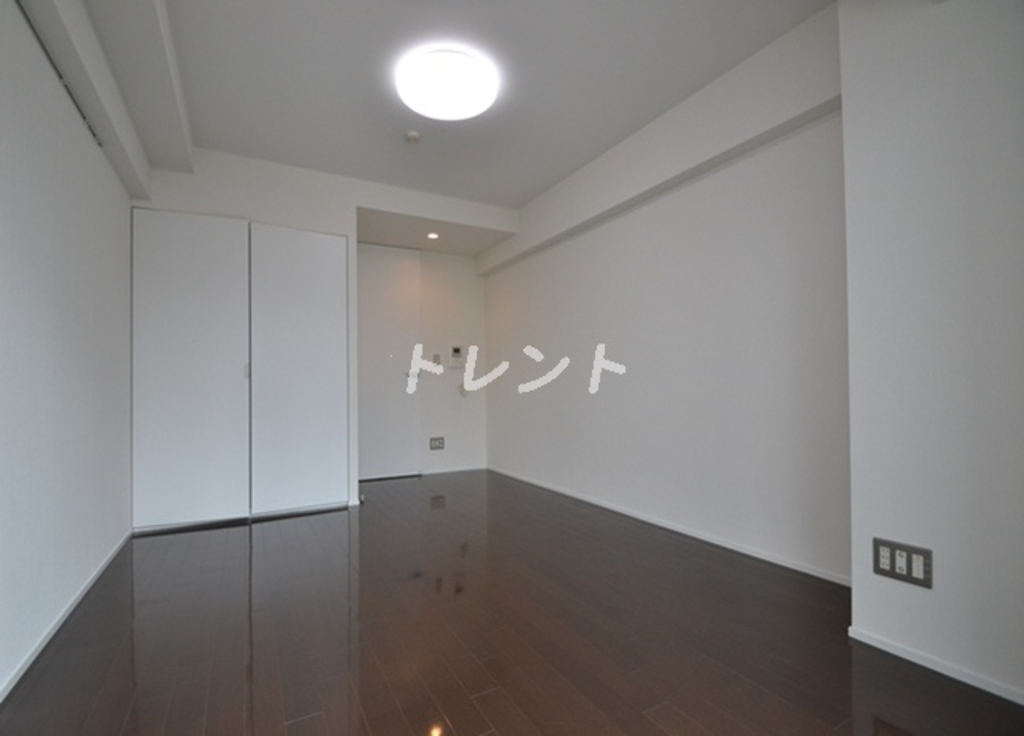 コンフォリア西新宿-302
