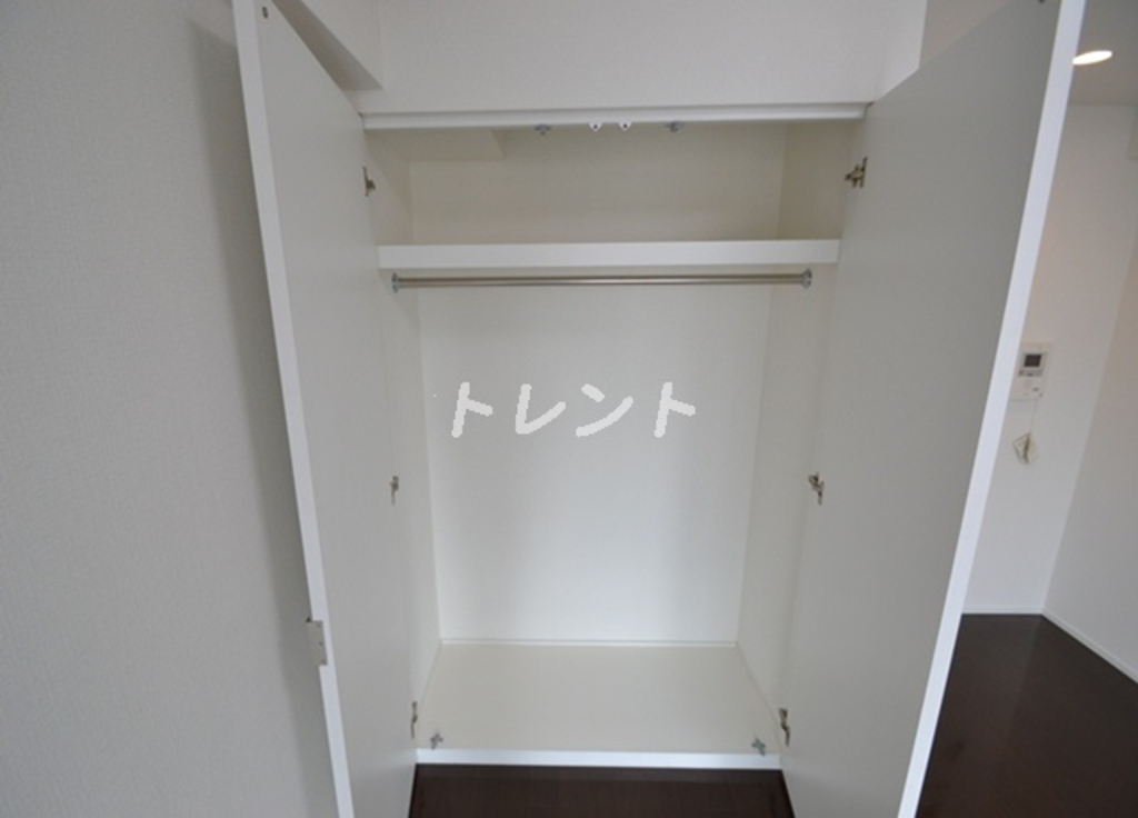 コンフォリア西新宿-302