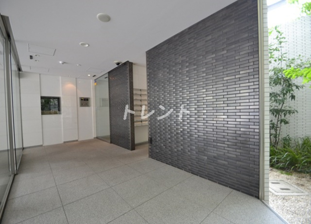 コンフォリア西新宿-302