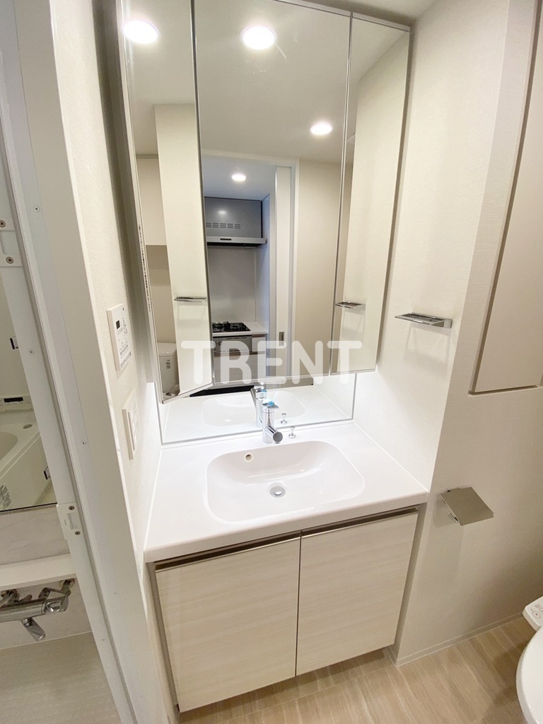 コンフォリア東新宿-811