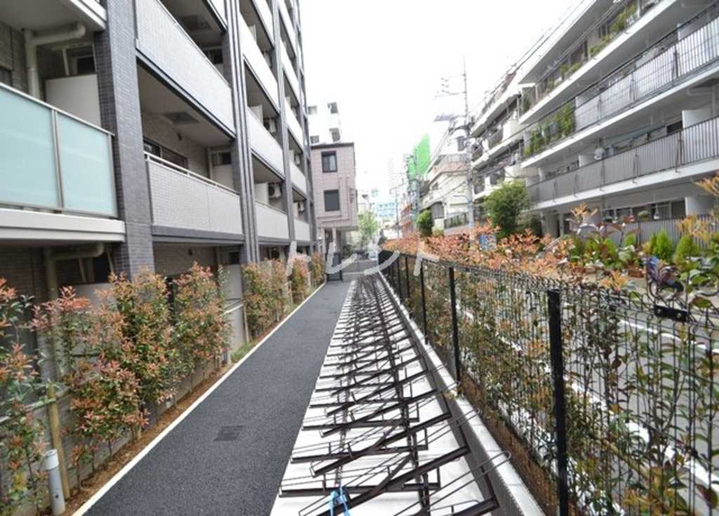 スカイコートヒルズ北新宿-302