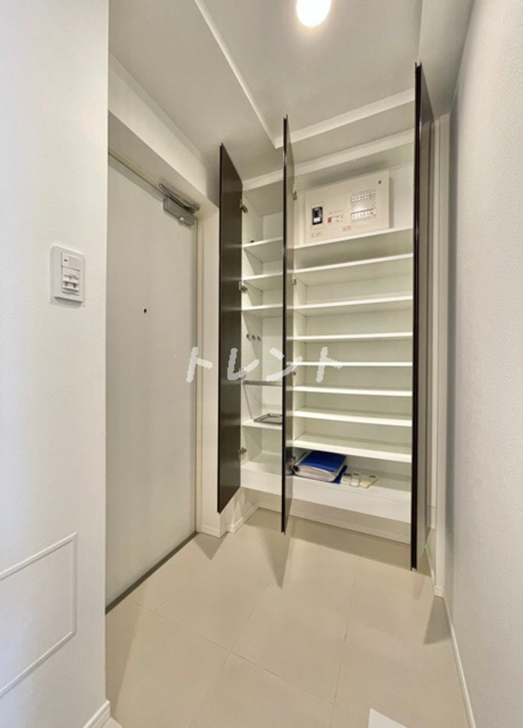 ミリアレジデンス中野坂上-301