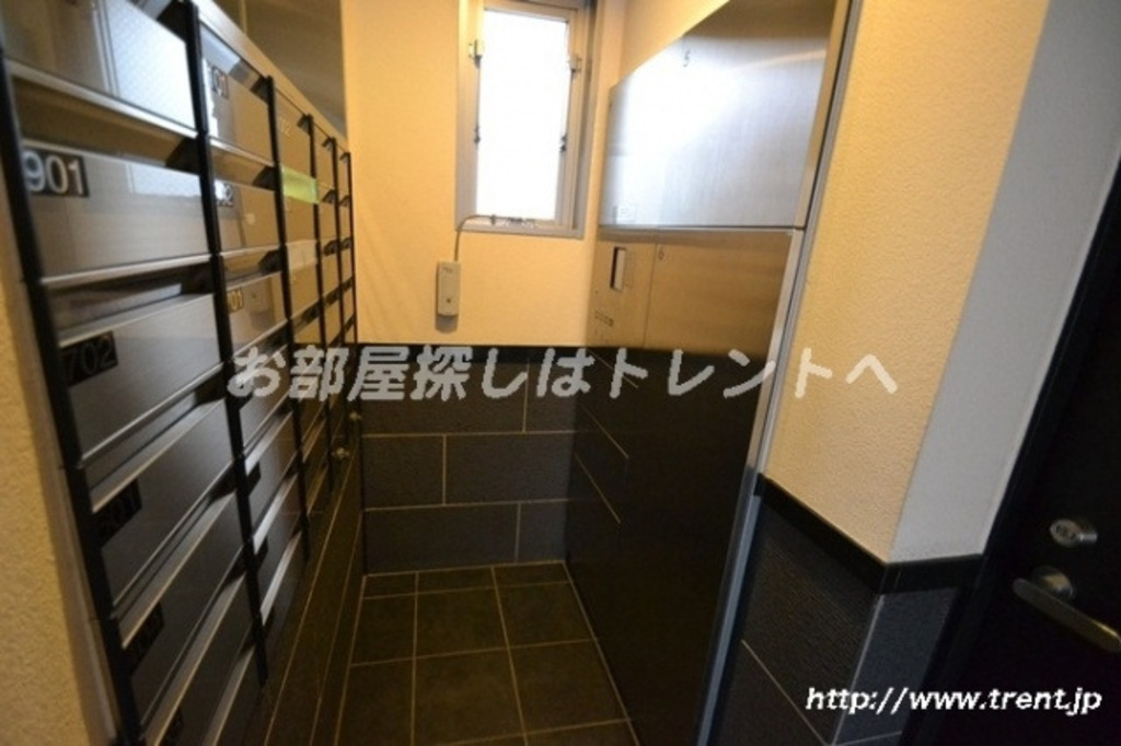 ラグジュアリーアパートメント中野坂上-301