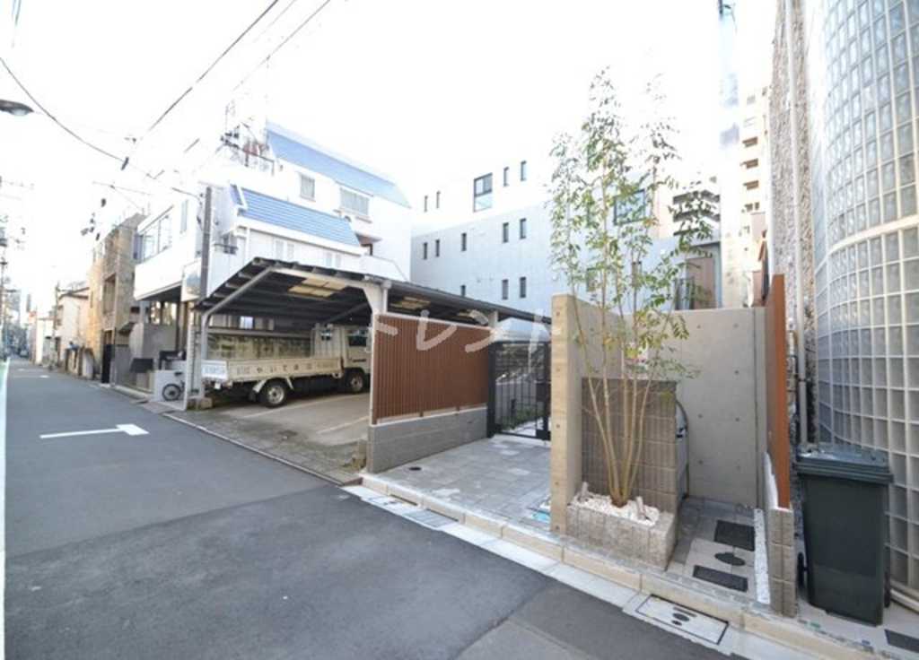 ウェルスクエアイズム四谷大京町-205
