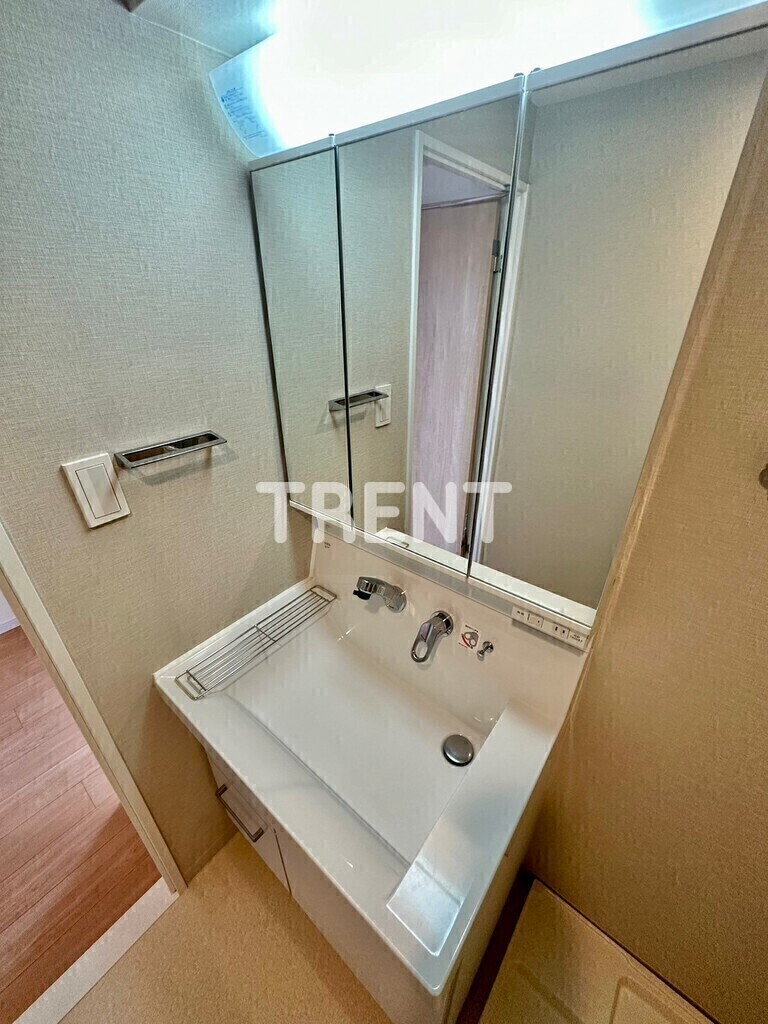 センテニアルタワー-702