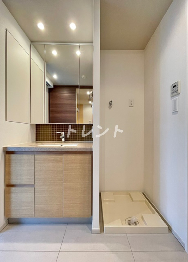 コンフォリア新宿イーストサイドタワーアネックス-A306