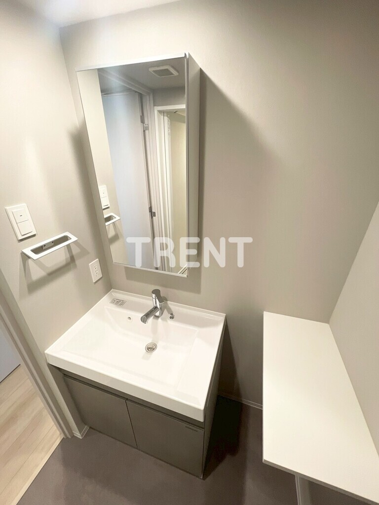 コンフォリアリヴ渋谷本町-303