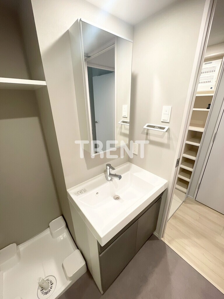 コンフォリアリヴ渋谷本町-306