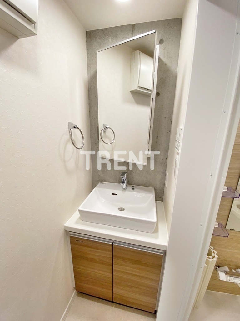 ウェルスクエアイズム中野坂上-203