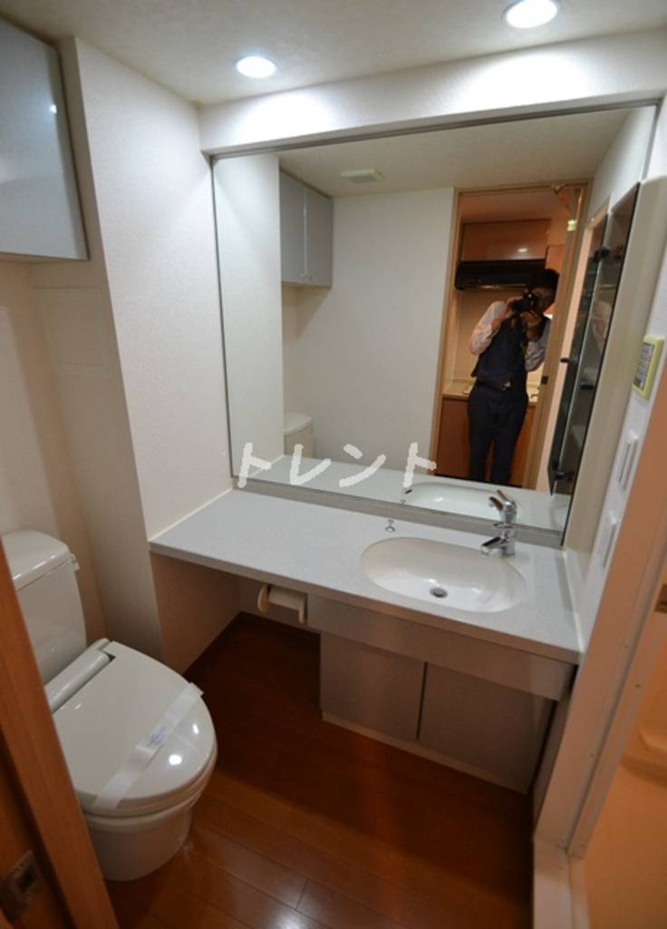 アクロス新宿-706