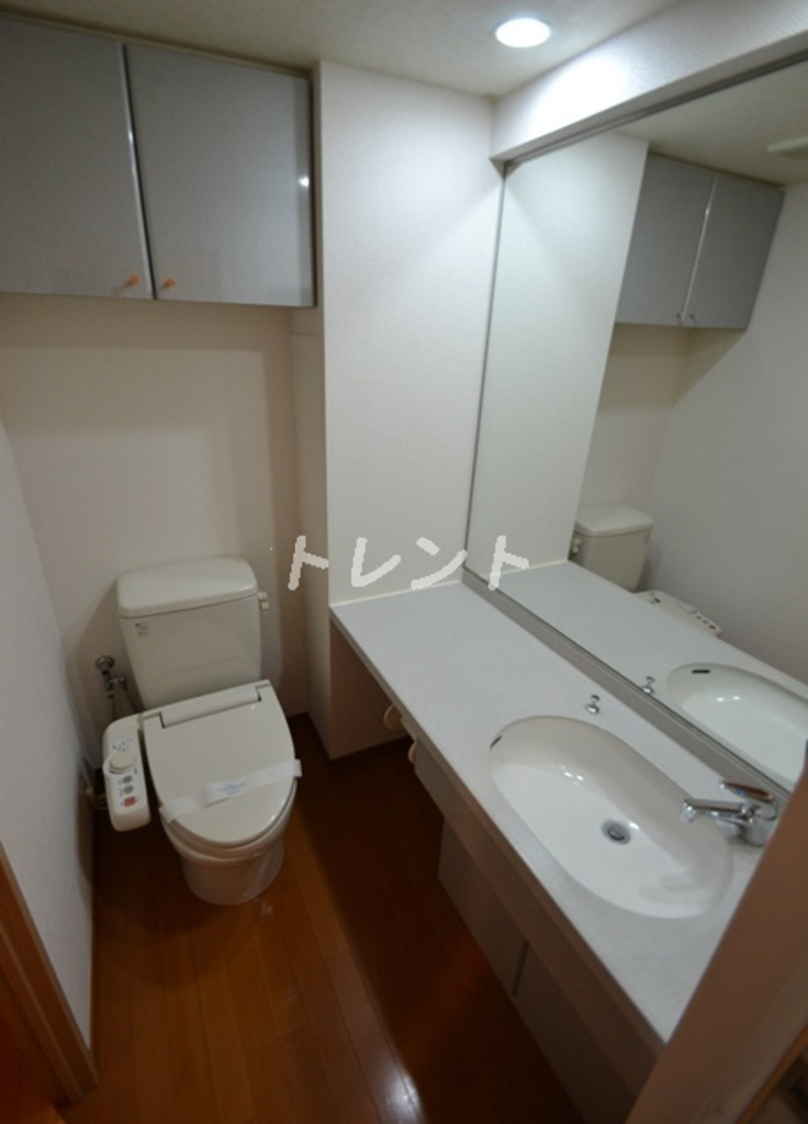 アクロス新宿-706