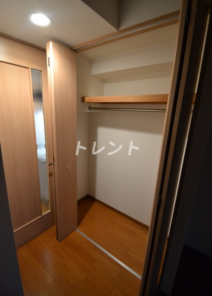 アクロス新宿-706