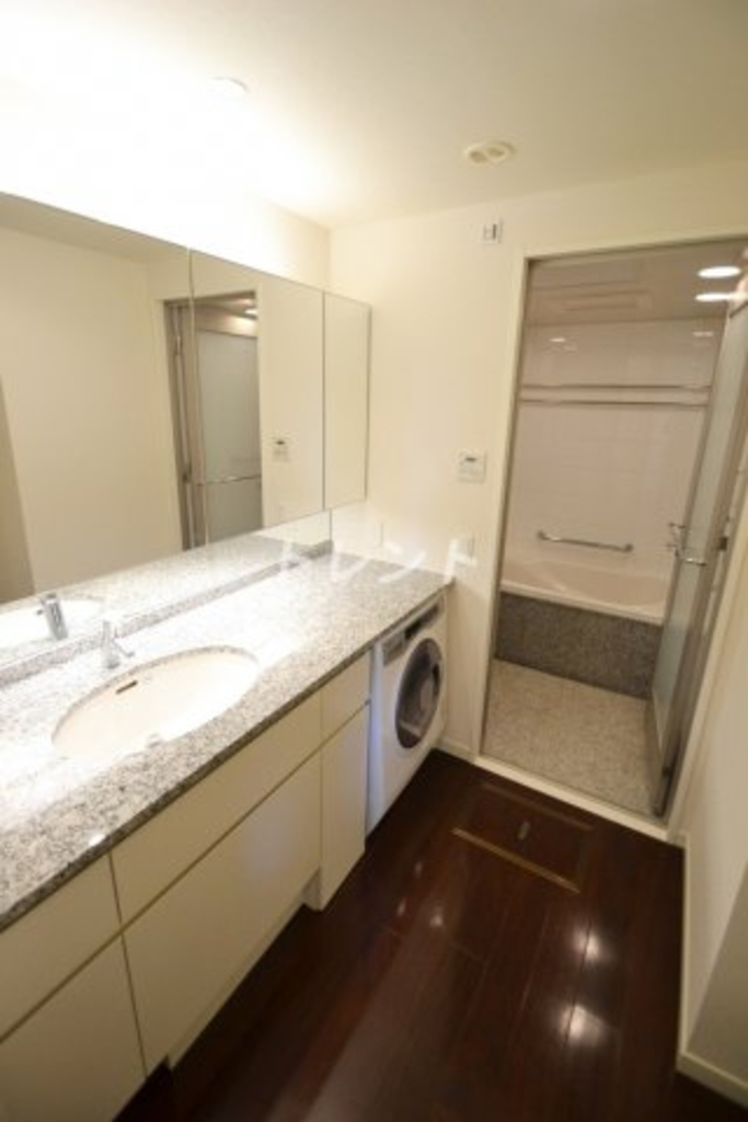 ザセンター東京-1502