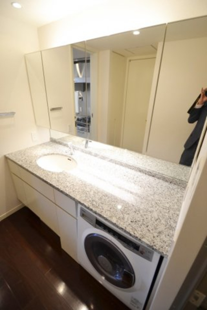 ザセンター東京-1502