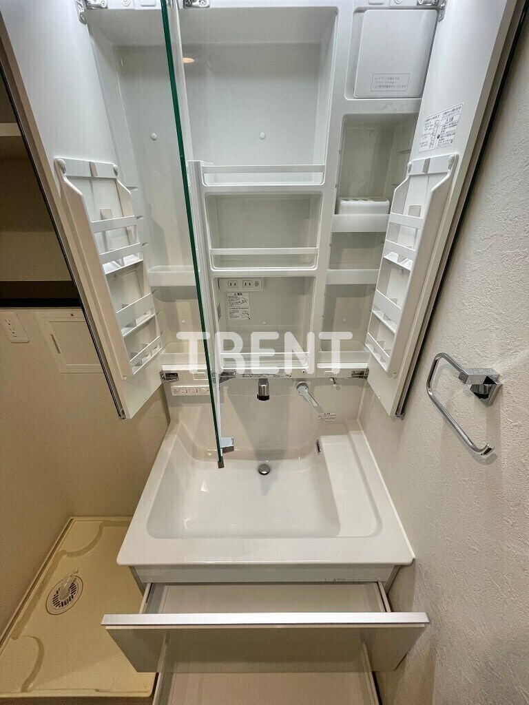 スクエア市谷河田町ヒルサイド-302