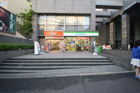 ファミリーマート 水道橋駅東口店