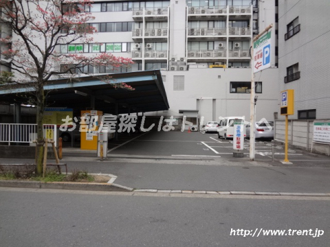 三徳新宿本店駐車場