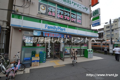 ファミリーマート 東中野駅東口店